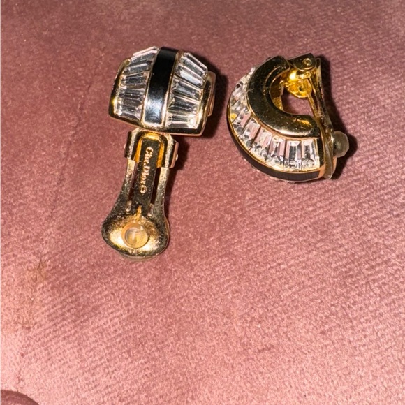 1980's CHRISTIAN DIOR CLEAR BAGUETTE RHINESTONE GOLD PLATED CLIP EARRINGS - Picture 3 of 5